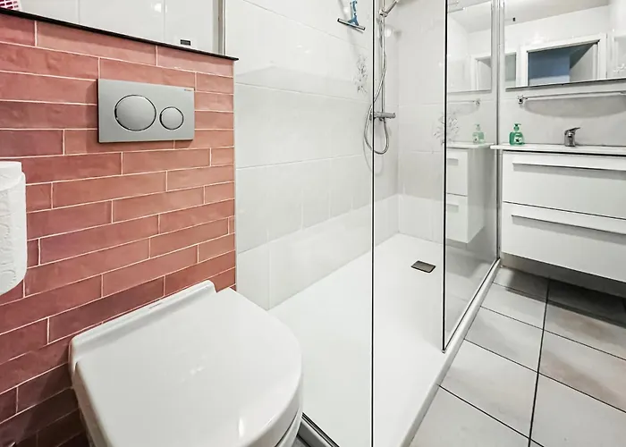 Lovely In بلانكنبرخ